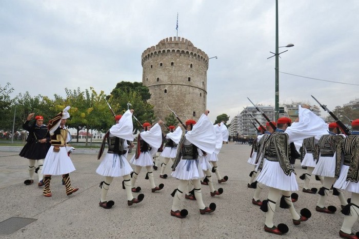 Hải quân Hy Lạp tham gia kỷ niệm năm thứ 100 của sự kiện Giải phóng thành phố Thessaloniki.